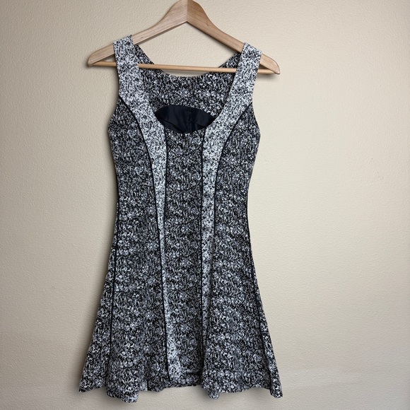 H&M Dress size 2 fit and flare gray cute - Picture 4 of 8